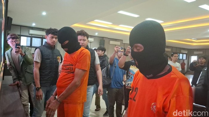 2 Kakek Diduga Cabuli Anak di Bogor, Penampakan Mereka Kini Berubah Jadi Tahanan