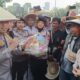 Dukung Petani, Polisi dan Petani Potong Tumpeng di DPR