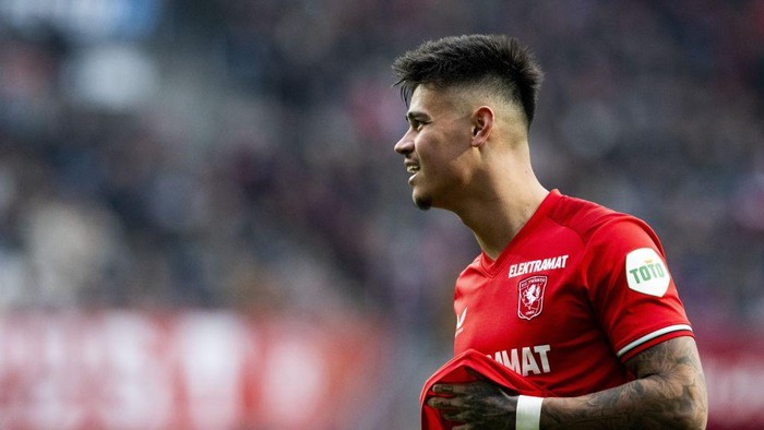 Mees Hilgers Jauh dari Lirikan Kluivert: Sebuah Reaksi atau Tanda Kebuntuan Strategi?