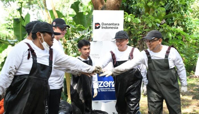 “Telkom & Pandawara Group Berhasil Angkut 1.481 Kg Sampah di Sungai Cioray, Perubahan Nyata bagi Lingkungan”