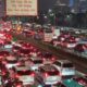 “Gerbang Tol Dibuka Parsial, Macet Tol Malam Ini Mencekam!”