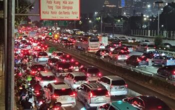“Jalan Gatsu Arah Pancoran Selesaikan Krisis Lalu Lintas, Pemotor Terobos Jalur TransJ Malam Ini”