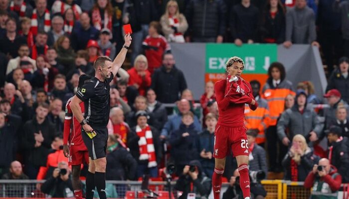 ‘Kartu Merah Bodoh’ Ekitike Berujung Denda Liverpool – Update 1