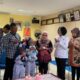 Bocah Korban Penyiksaan ‘Ayah Juna’ di Jaksel Bertemu Ayah Kandung, Pertemuan yang Membuat Baper