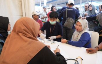 “Warga Antusias Ikuti Layanan Kesehatan Gratis, Bulan Bakti Karang Taruna Berhasil Kumpulkan Ribuan Partisipan!”