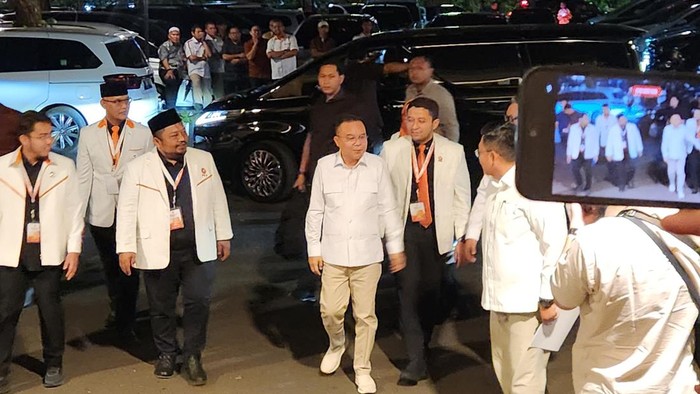 Munas PKS VI, Parpol Tertib Dateng Malam Ini