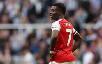 Saka: “Semua Orang Sepertinya Nggak Suka Arsenal” — Kenapa Fans Geram?