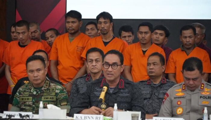 [Perang Kemanusiaan Melawan Narkoba: Kepala BNN Ajak Semua Pihak Berpartisipasi!]