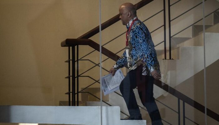 **10 Menit di KPK, Ilham Habibie: Tanda Tangan Mercy, Pertanda Apa Ini?**