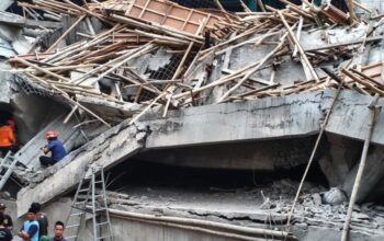 “Kebakaran Mencekam: Santri Sidoarjo Terjebak di Musala yang Rentan Ambruk, Aksi Darurat Diperlukan!”
