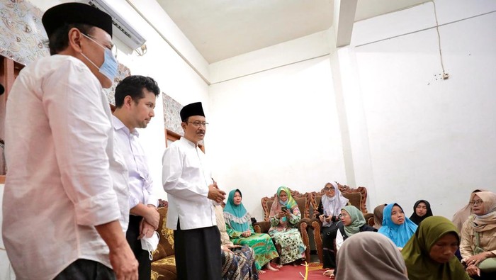Gus Ipul Bawa Harapan Baru, Bersama Santri dan Keluarga Korban Runtuhnya Pesantren Al Khoziny!