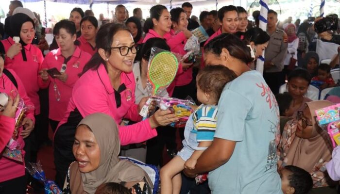 Ketum Bhayangkari Tinjau Bakti Kesehatan di Ende NTT, Warga Setempat Antusias: Perubahan yang Dirindukan