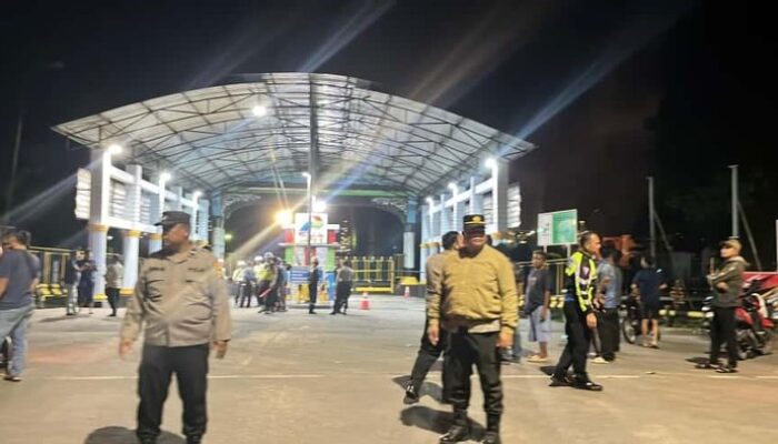 “Polisi-Damkar Berlomba Siapkan ‘Bunker Api’ di Kilang Minyak Dumai, Respons Cepat Menyelamatkan Harga Minyak!”