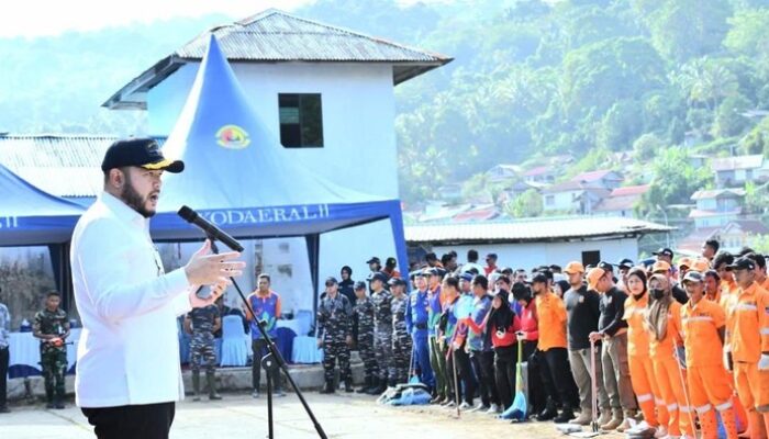 HUT TNI ke-80, Pemkot Padang bersihkan sungai dan gelar baksos