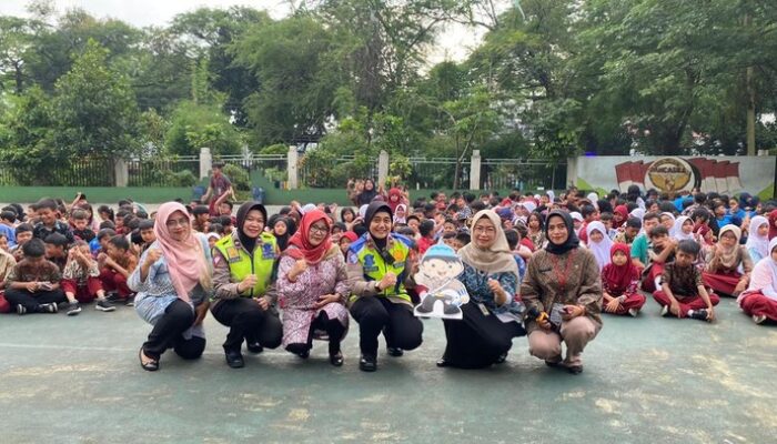 “Atang” Ajak anak SD di Tangerang Jadi Rujak Lalin, Apa yang Mereka Pelajari?