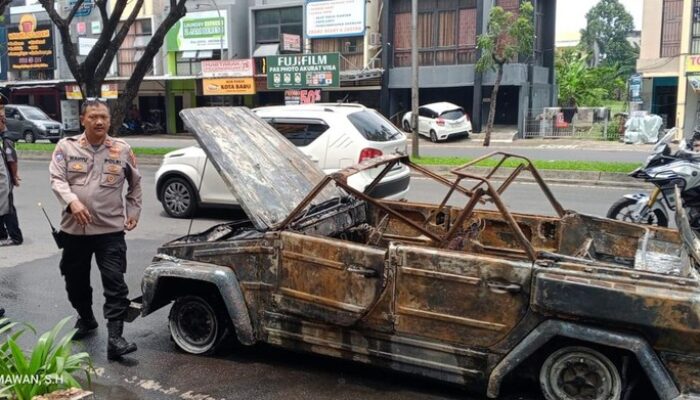 Tragedi Tak Terduga, Mobil VW di Bintaro Tewas dalam Api Namun Pengantin Selamat!