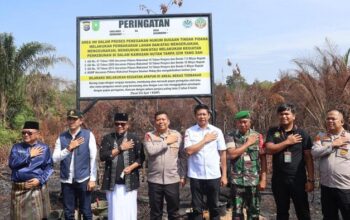 Garap Lahan Eks Karhutla Dilarang, (Kapolres Pelalawan Pasang Plang) untuk Cegah Penyusutan Hutan!