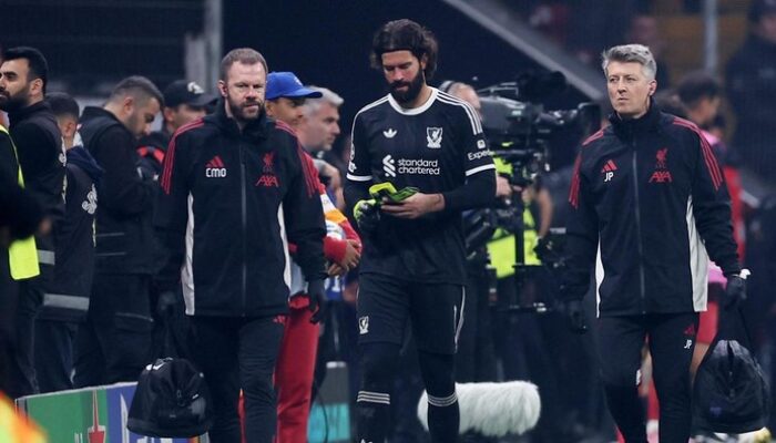 Arne Slot Tak Bisa Pastikan Kapan Alisson Comeback: Siapakah yang Membuat Keputusan di Balik Layar?