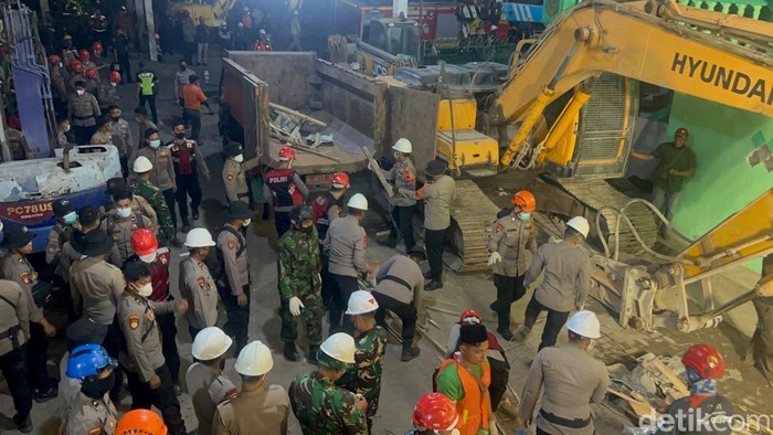 Tragedi Sidoarjo: BNPB Duga 49 Santri Masih Tertimbun di Reruntuhan Ponpes, SOS Desperasi Keluarga