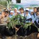 Kapolres Kampar Bersama Anak TK, Tanam Pohon dan Cinta Lingkungan: Contoh Nyata Peduli Bumi!