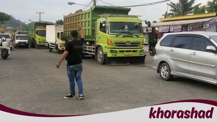 Lalin di Bojonegara Serang Macet Akibat Volume Truk Tambang Meningkat, Menyebabkan Kemacetan Massal!