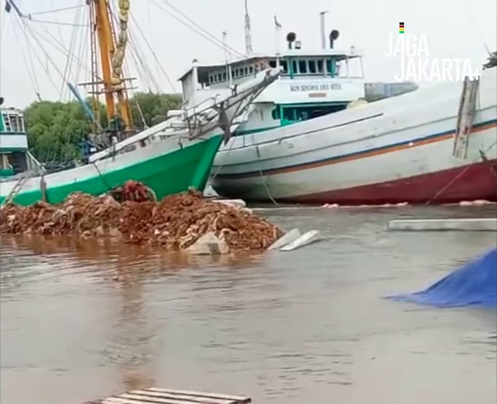 **Bencana Tanggul di Sunda Kelapa, Lalin Penjaringan Macet Hebat!**