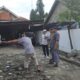 Geger! Tembok Ambruk Diterjang Hujan angin di Tangsel Timpa Motor-motor Parkir