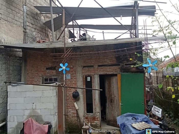[44 Rumah Rusak Diterjang Angin Puting Beliung di Cinere Depok: Tragedi yang Mengharukan]