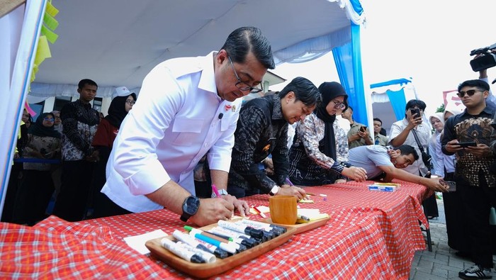 Resmikan Sekolah Garuda, Menteri Ekraf Dorong Pendidikan Berbasis Inovasi di Kalsel
