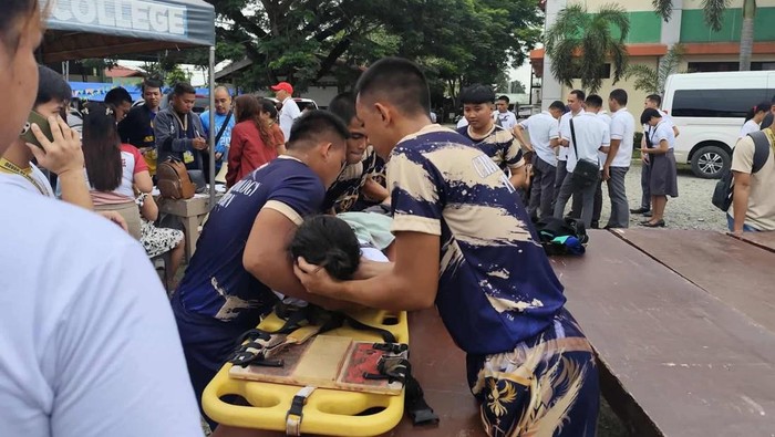 Gempa M 7,4 Filipina: Tragedi Menimpa, 1 Orang Tewas Tertimpa Tembok