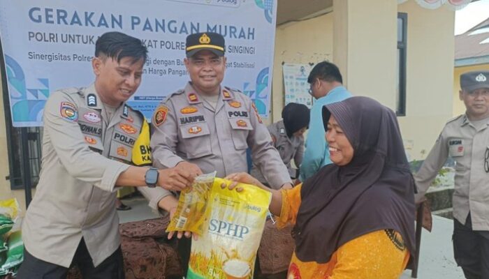 Polres Kuansing Tembus Pasar Murah, Warga Cerenti Senang-Senang!