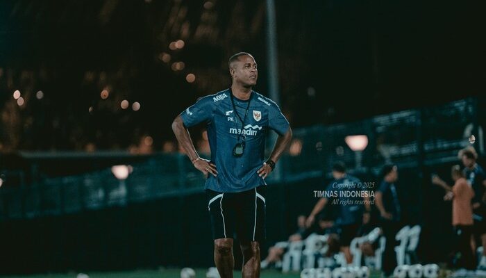 “Timnas Indonesia: Kluivert’s New Style Sparks Controversy!”