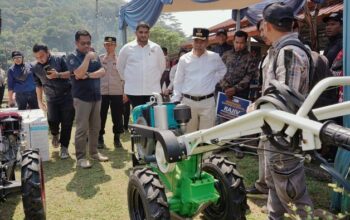 Anggota DPR Rajiv Salurkan 204 Unit Alsintan ke 50 Kelompok Tani di Jabar – Update 1