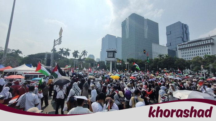Heboh, Ribuan Massa Nyanyi 'Heal The World' di Patung Kuda, Solidaritas untuk Palestina