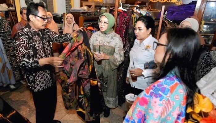 Dukung Fatma Saifullah Yusuf, Wujudkan Perubahan dengan Batik Solo untuk Disabilitas