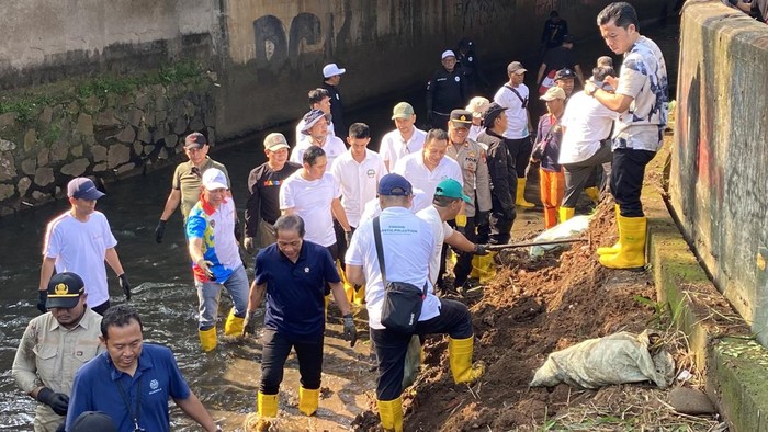 Bersama Menteri LH, Pemkot Depok Hadapi Krisis Kualitas Air Sungai Cipinang