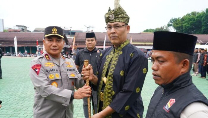 Kapolda Riau dan Pangdam Serahkan Tongkat Komando, Dubalang Siap Gagah Perkara