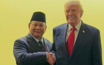 Trump Sambut Prabowo di KTT Gaza dengan Senyum dan Acungkan Jempol, Simbol Perdamaian atau Konfrontasi?