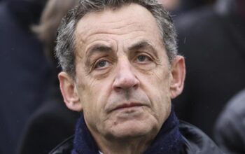 Mantan Presiden Prancis Nicolas Sarkozy Akan Mulai Dibui 21 Oktober: Akhir dari Era atau Pembenaran Keadilan?