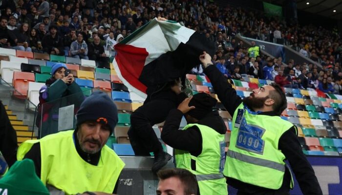 “Duel Emosional: Bendera Palestina Dirampas di Italia Vs Israel”