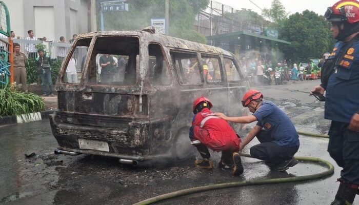 Angkot Terbakar Saat Tunggu Penumpang di Halte Stasiun Bogor, Sopir Terluka – Update 1