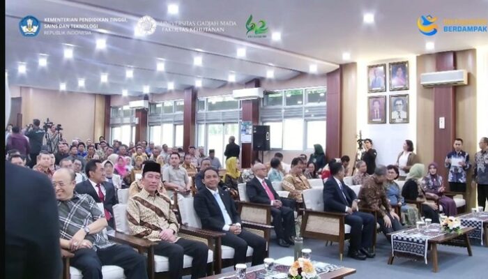 Rektor UGM ke Jokowi di Dies Natalis Fakultas Kehutanan: Selamat Datang Alumni – Update 2