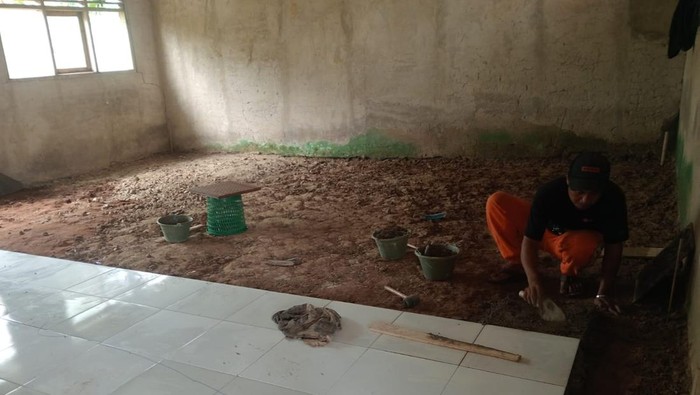 Transformasi SDN Pandeglang: Tanah Kini Jadi Keramik, Lihat Perubahannya!
