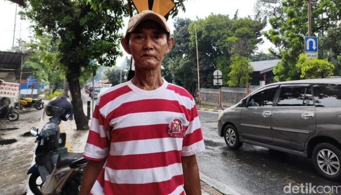 Kisah 13 Tahun Kakek Subari Bersama Ular Sanca yang Diberi Nama ‘Petir’