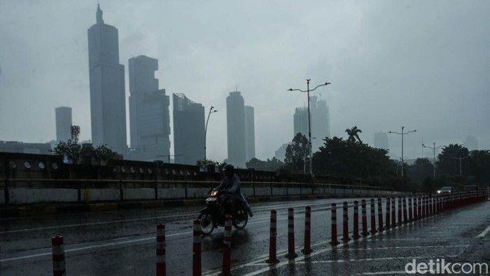 Hujan di Jakarta, Waspada Ancaman Mikroplastik