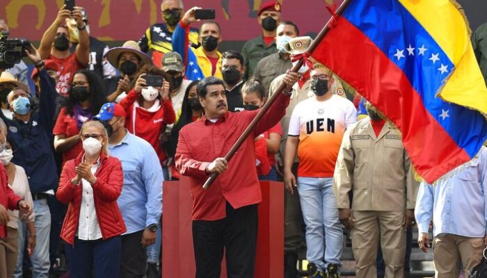“Pertempuran Terbuka: Maduro Siaplawan Militer Trump di Venezuela”