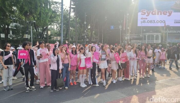 “Serba Pink di CFD Jakarta, Warga Peringati Kanker Payudara dengan Gaya Baru!”