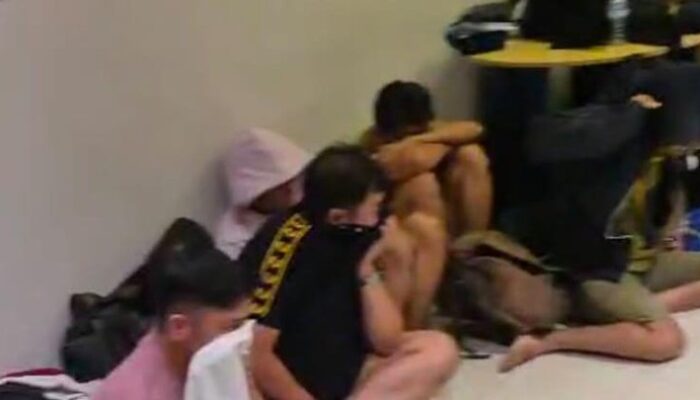 **34 Pria Diamankan Polisi Gara-Gara Pesta Gay di Surabaya**