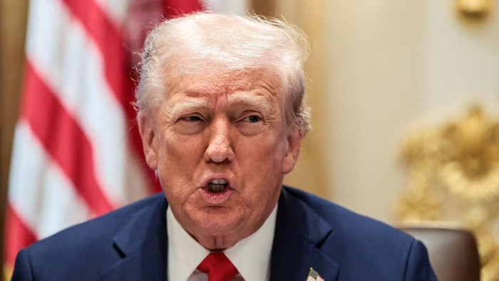 Respons Demo 'No Kings', Trump Unggah Video AI Dirinya Pakai Mahkota - Update 1