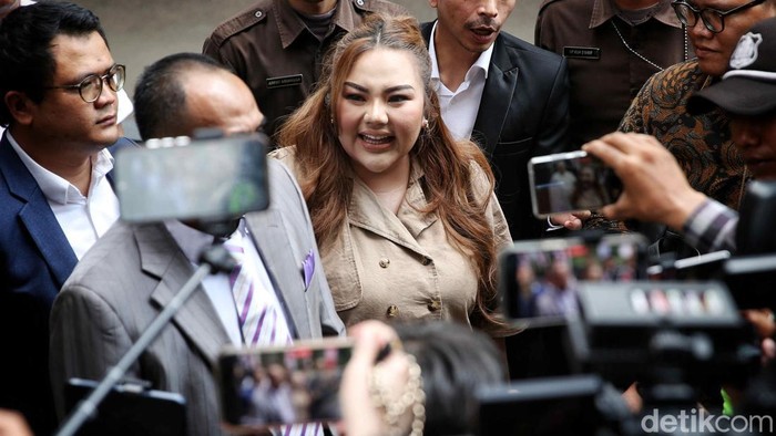 Besok, Lisa Mariana Ditangkap Polisi atas Pencemaran Nama Baik RK